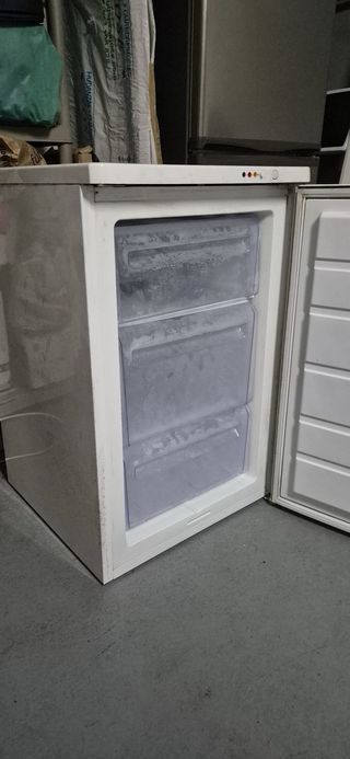 Congelador Vertical Zanussi 85cm alto