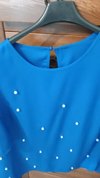 Maglia azzurra con perle