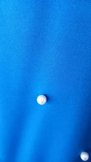 Maglia azzurra con perle