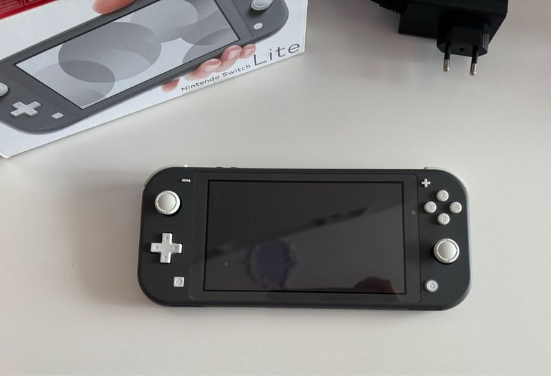 Nintendo Switch Lite gris + Animal Crossing afbeelding 2