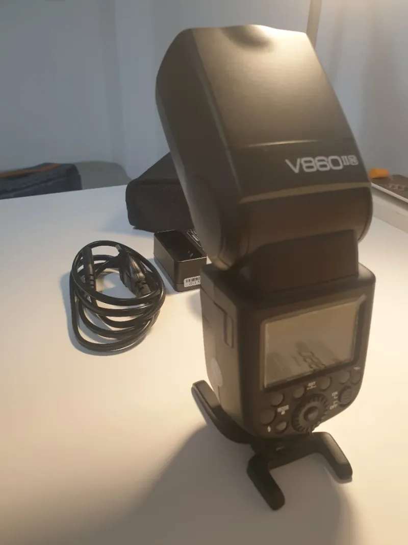 Flash Godox V860II para Nikon