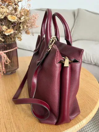 Bolso de piel burdeos