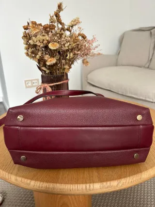 Bolso de piel burdeos