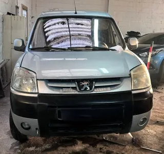 Restauración de faros y  tintado de lunas