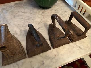 Planchas de ropa de metal antiguas