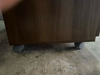 Mueble bajo con ruedas y cajones