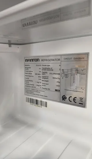 Frigorífico Infiniton bajo encimera