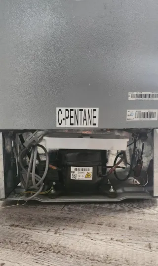 Frigorífico Infiniton bajo encimera