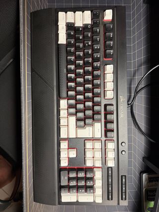 Teclado Mecánico Corsair K68 Cherry MX Red