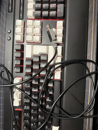 Teclado Mecánico Corsair K68 Cherry MX Red