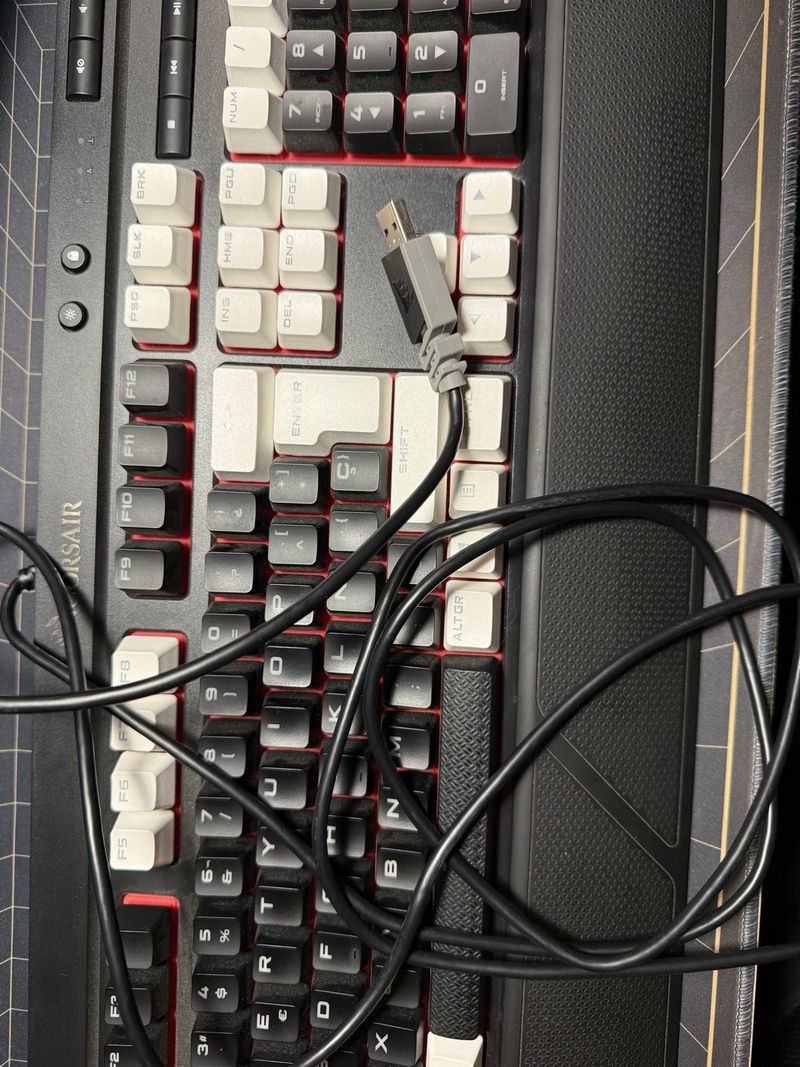 Teclado Mecánico Corsair K68 Cherry MX Red afbeelding 4
