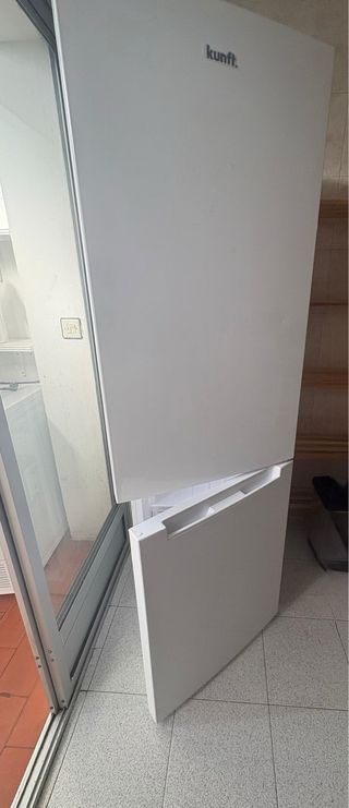 Nevera combi 2 puertas casi nueva