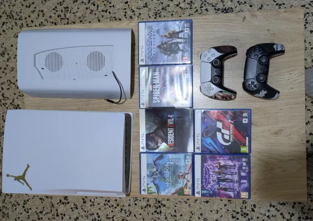 PlayStation 5 + 6 Juegos + 2 Mandos+soporte