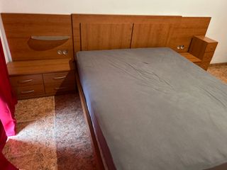 Cabezal, mesitas y somier con colchón