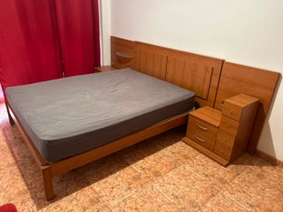 Cabezal, mesitas y somier con colchón