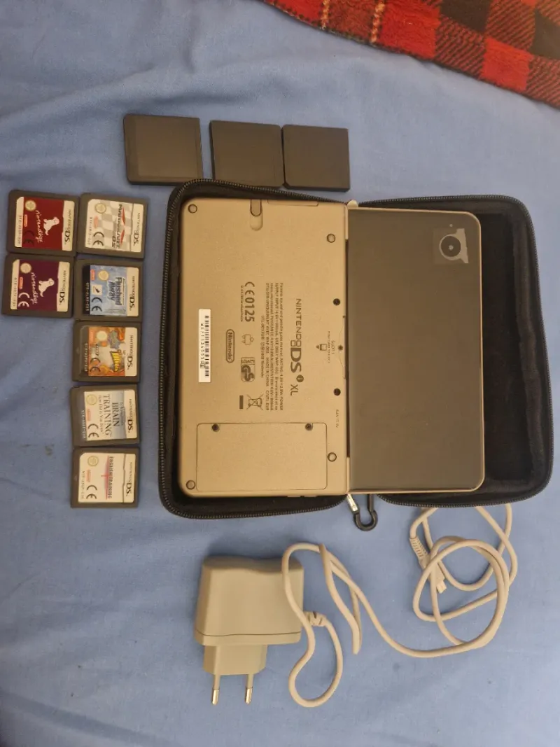 Nintendo DS XL con 6 juegos, cargador lápiz táctil afbeelding 2