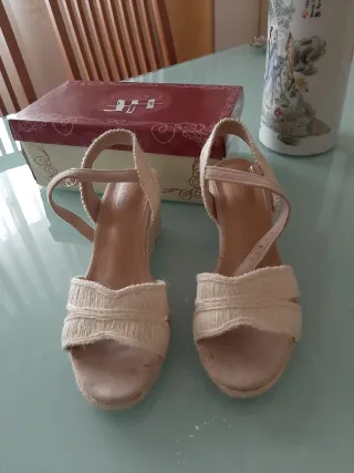 Sandalias esparto cuña beige