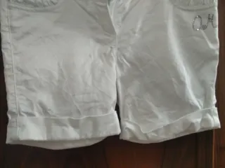 Shorts bianchi con risvolto