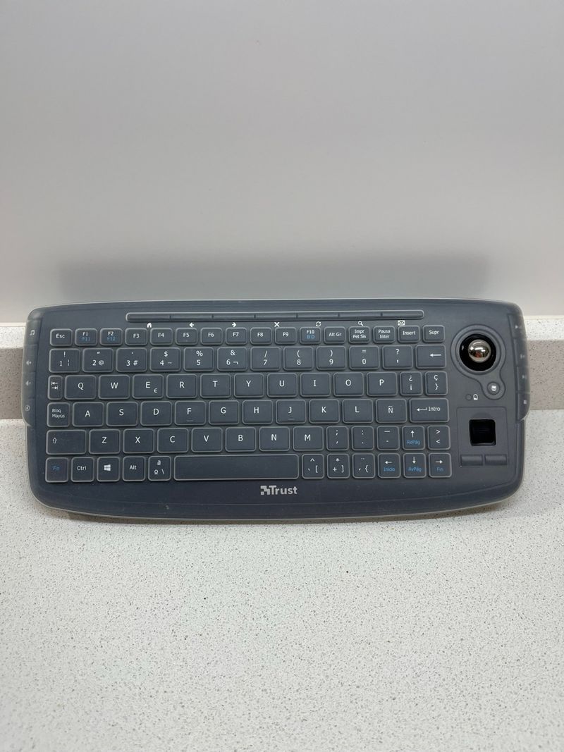 Teclado Trust Gris con Trackball