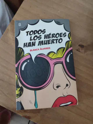 Libro juvenil " Todos los héroes han muerto"