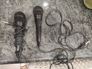 2 Micrófonos con Cable Negros