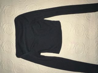 Top negro manga larga escote