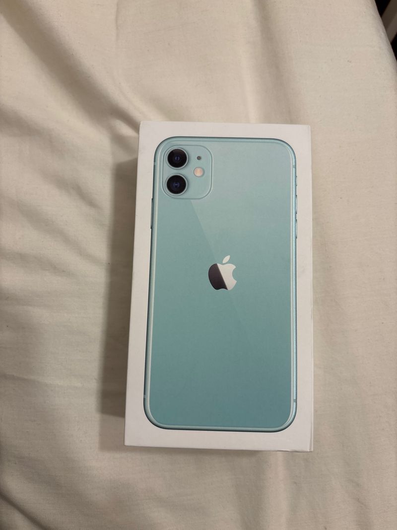 iPhone 11 64GB Azul con funda de regalo