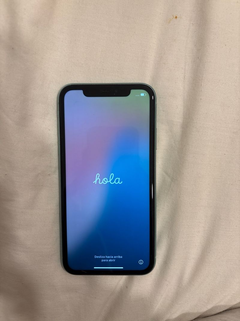 iPhone 11 64GB Azul con funda de regalo afbeelding 2