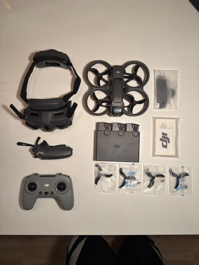 Dron DJI Avata 2 + Fly More + FPV Controller 2