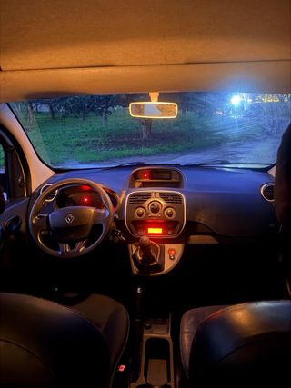 Renault Kangoo 2016 1 año de garantia premium