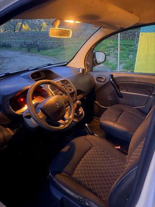 Renault Kangoo 2016 1 año de garantia premium