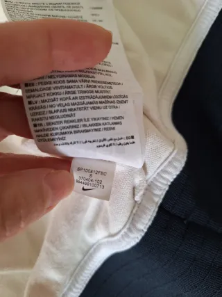 Chaqueta Nike blanca y roja año 2010