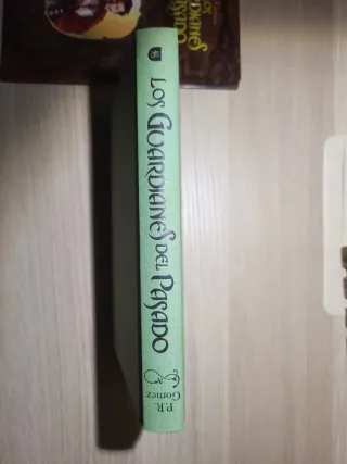 Los Guardianes del Pasado