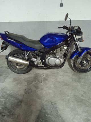Suzuki GS 500 Naked Azul