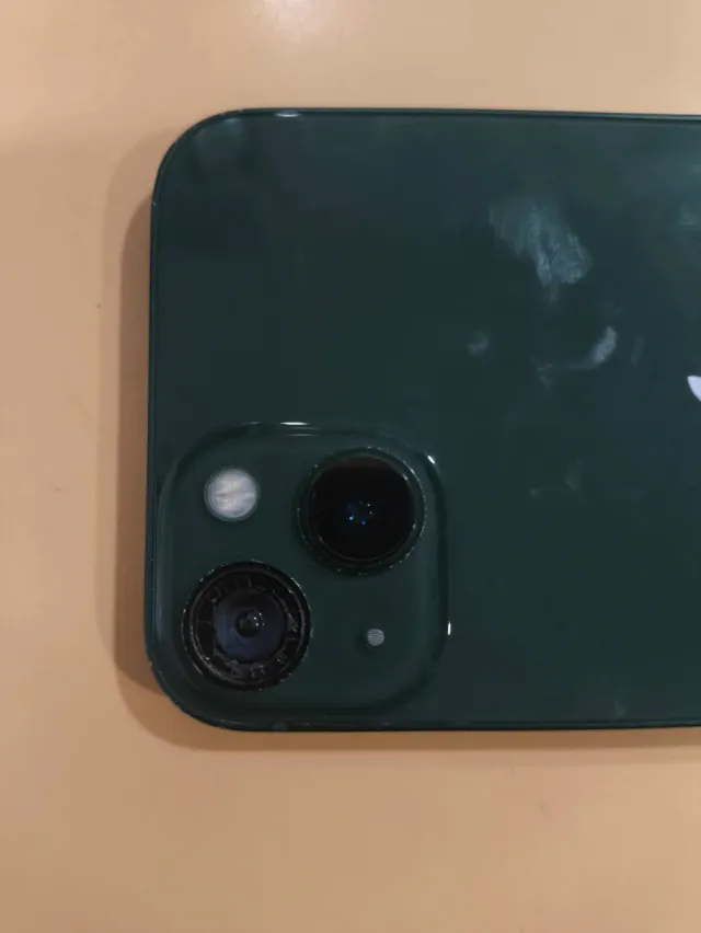 iPhone 13 Verde Oscuro Roto