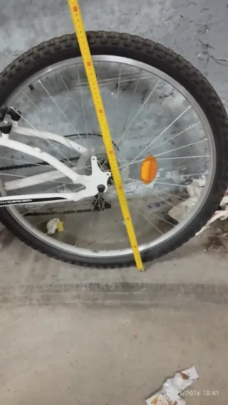 Bicicleta Freerider azul. Repasar frenos