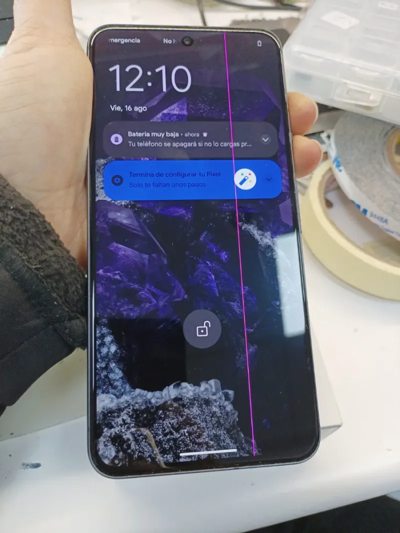 Pantalla Pixel 8 con línea vertical