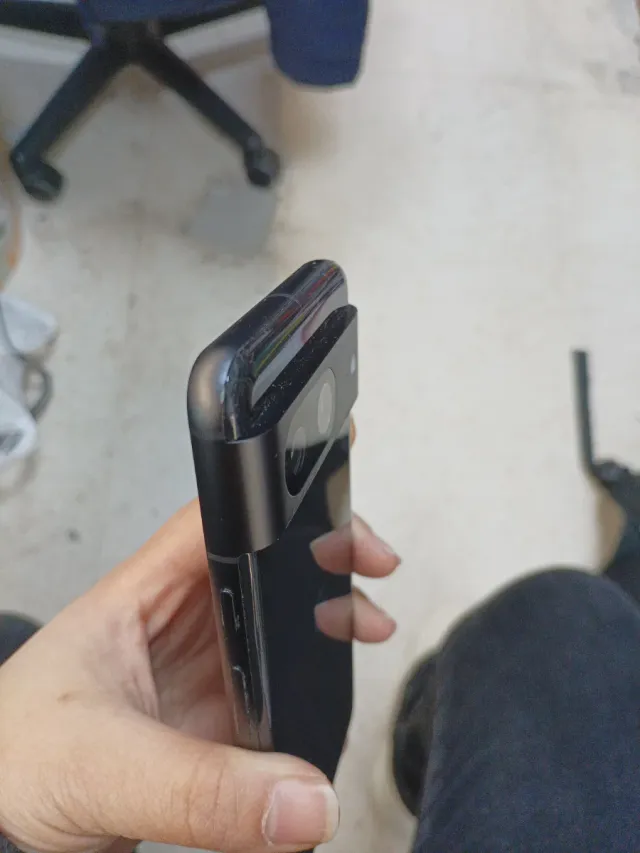 Pixel 8 con pantalla línea vertical