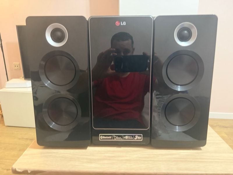 Equipo de música LG Bluetooth como nuevo