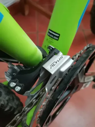 Bicicleta Merida verde en buen estado