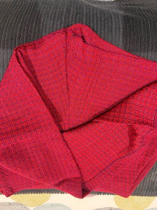 Falda pantalón roja con botones dorados