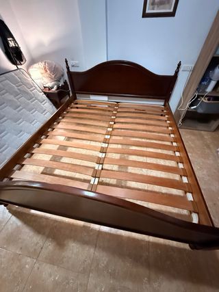 Cama doble de madera