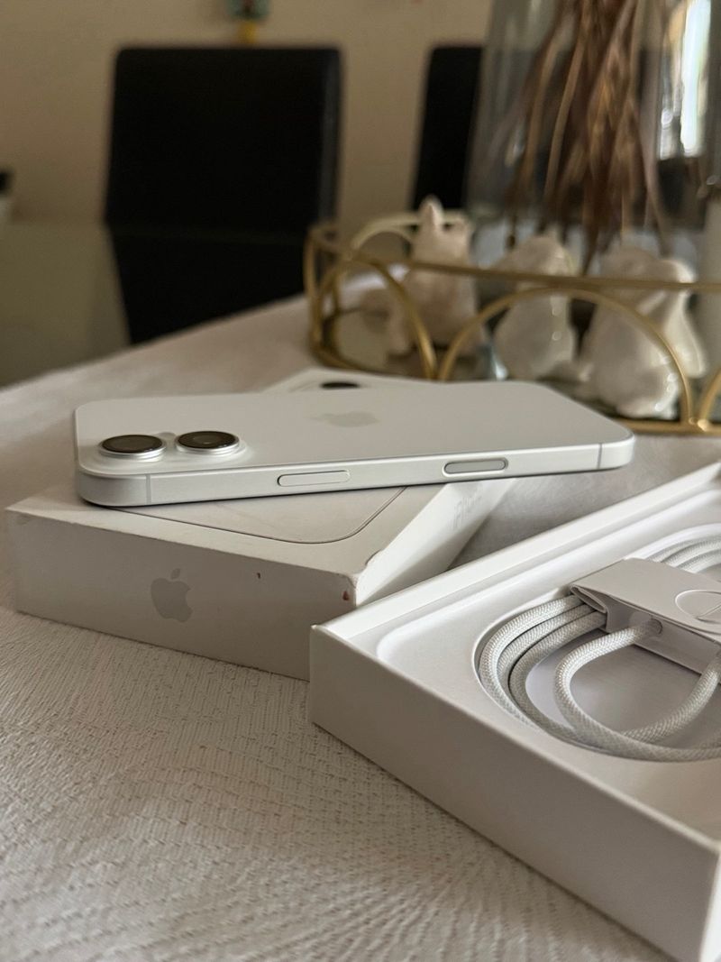 iPhone 17 Blanco afbeelding 2