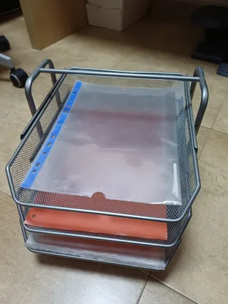 Escritorio con Estanterías