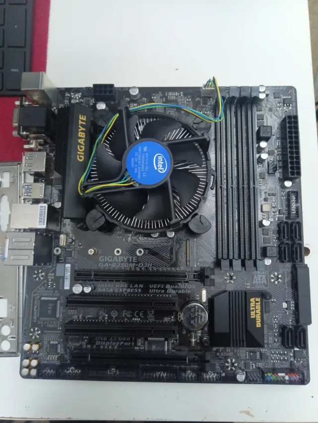 Placa Base Gigabyte GA-B250M-D3H + CPU i5 7400
