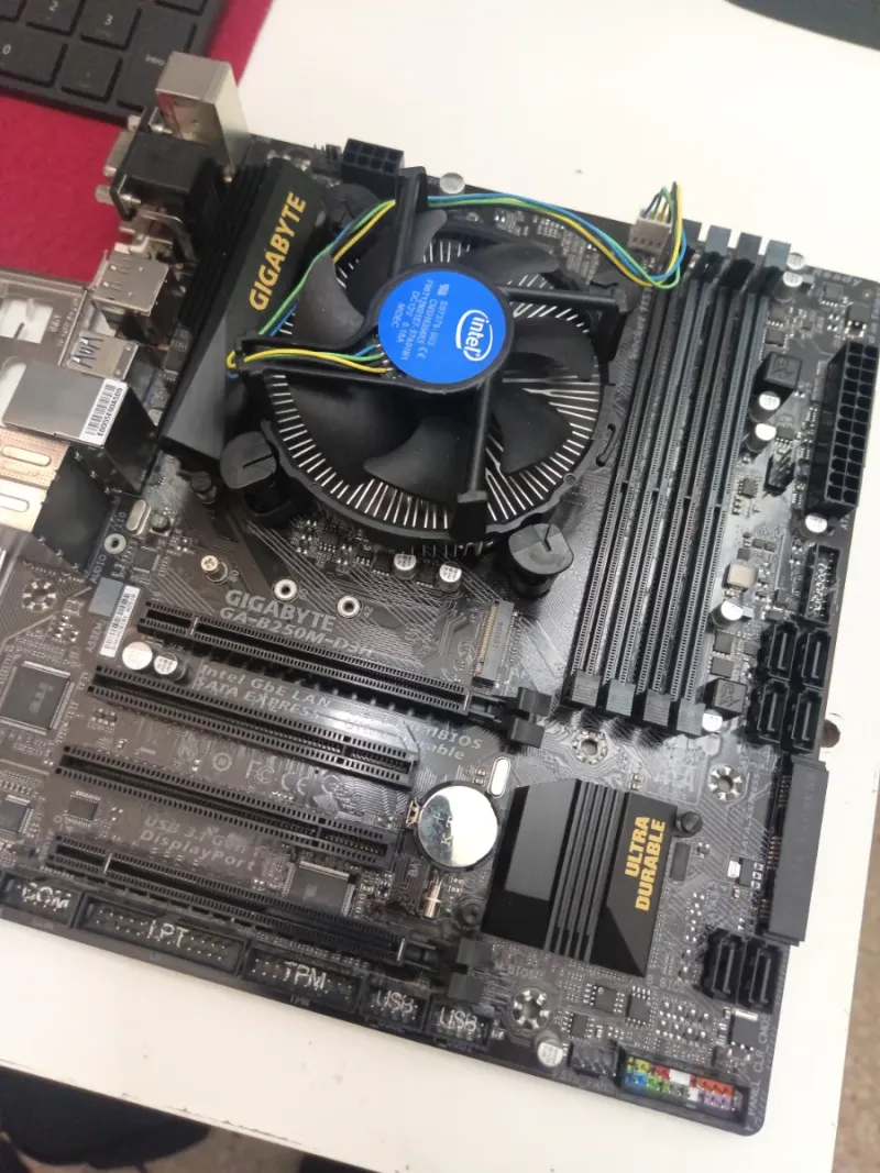 Placa Base Gigabyte GA-B250M-D3H + CPU i5 7400 afbeelding 4