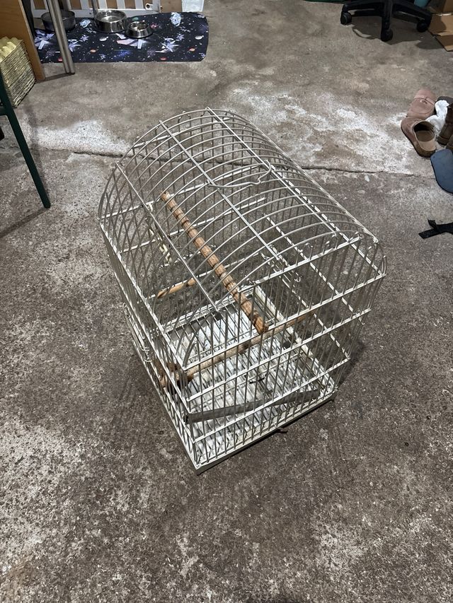 Jaula para pájaros plateada