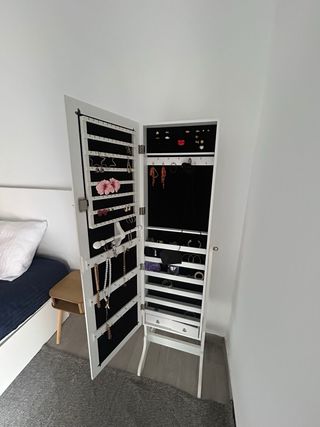 Armario joyero con espejo