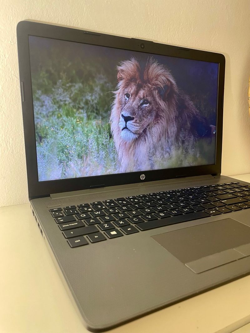 Portátil HP 250 G7 i3-7020U 8GB RAM 256GB SSD afbeelding 2
