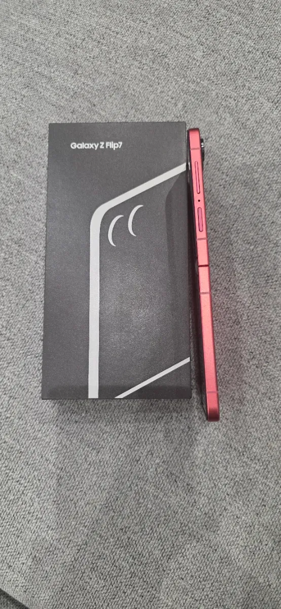 Samsung Galaxy Z Flip7 Rojo afbeelding 3